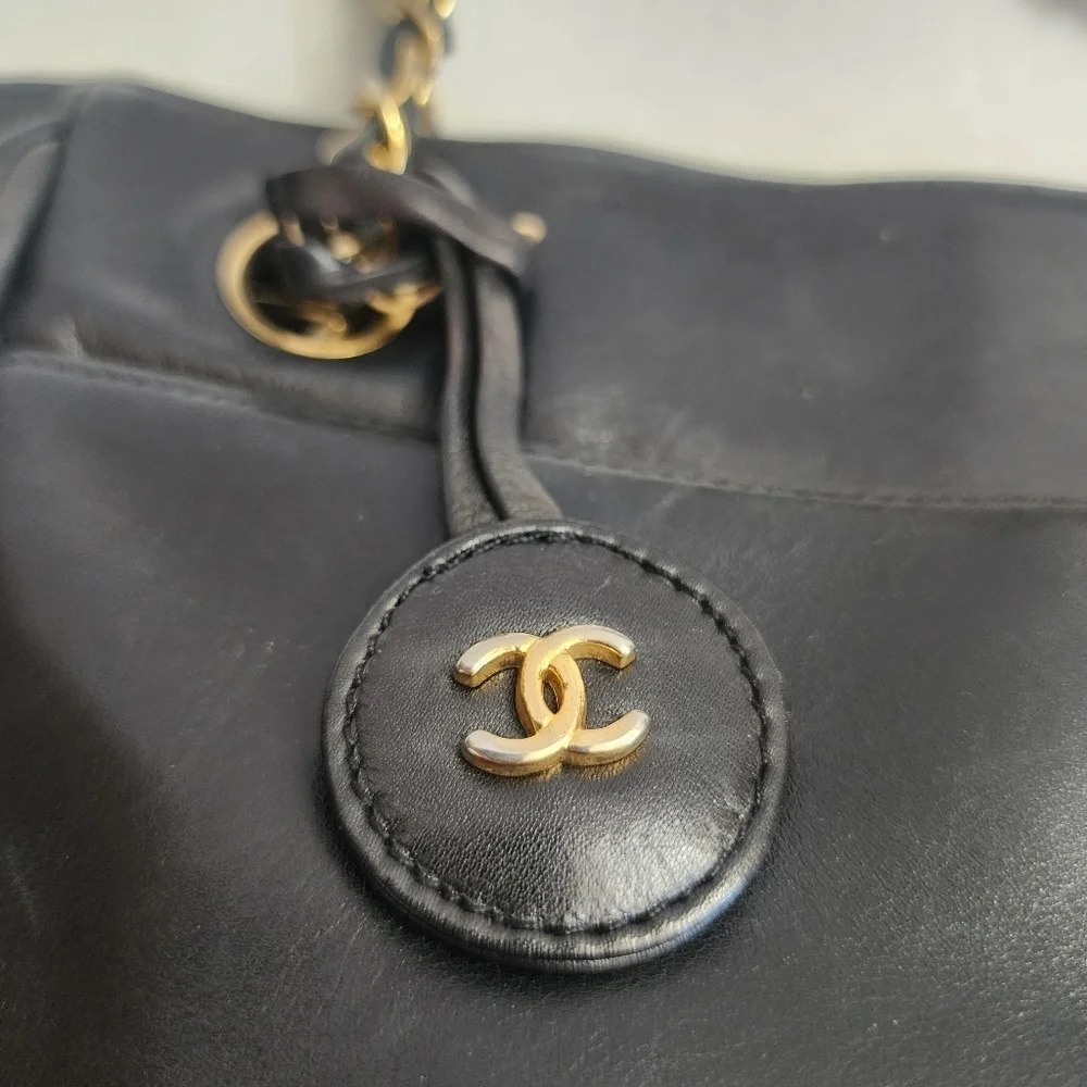 CHANEL Black Quilted Leather Tote - Picture 6 of 16